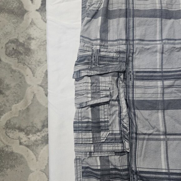 Distillery Apparel Cargo shorts for men cress cross pattern - Picture 3 of 6